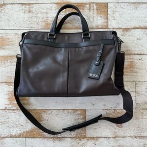 100% Authentic TUMI 69717CHO Easton slim top zip brief leather briefcase